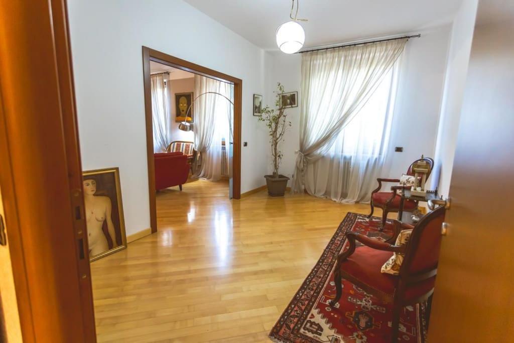 Ampia Oasi A Porta Venezia: Casa In Centro Apartment Milan